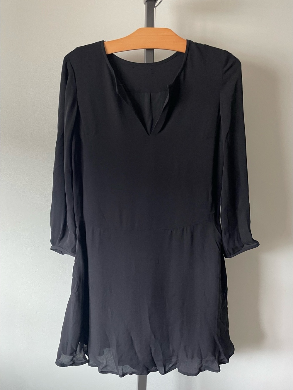 Babaton 100% Silk Vneck Little Black Shift Dress Corporate Goth Size Small